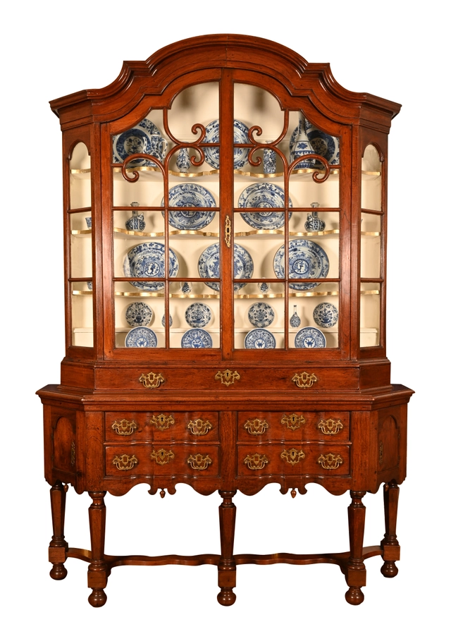 A Dutch 18th century Display Cabinet - image 2