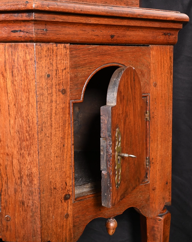 A Dutch 18th century Display Cabinet - image 3
