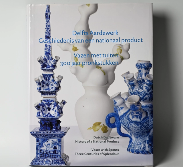 Een Delfts blauw bloemenvaasje - afbeelding 7