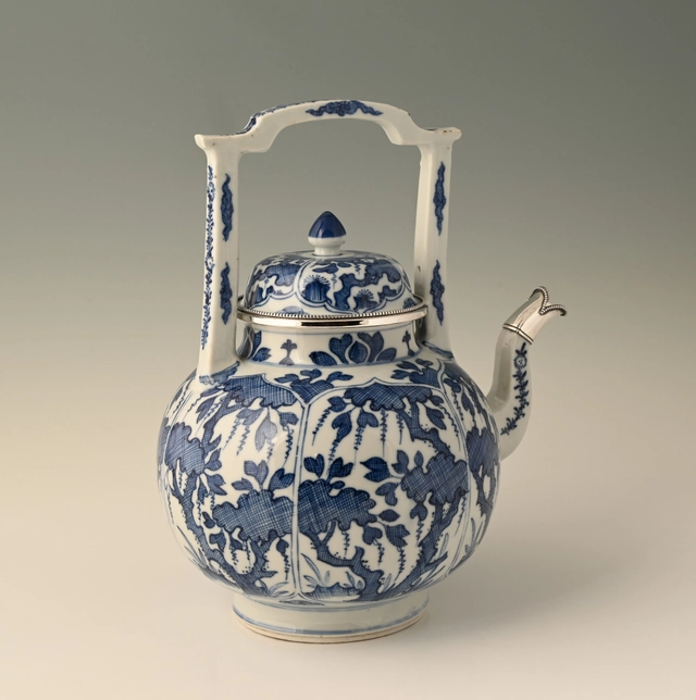 Een Grote Chinese porseleinen theepot - afbeelding 6
