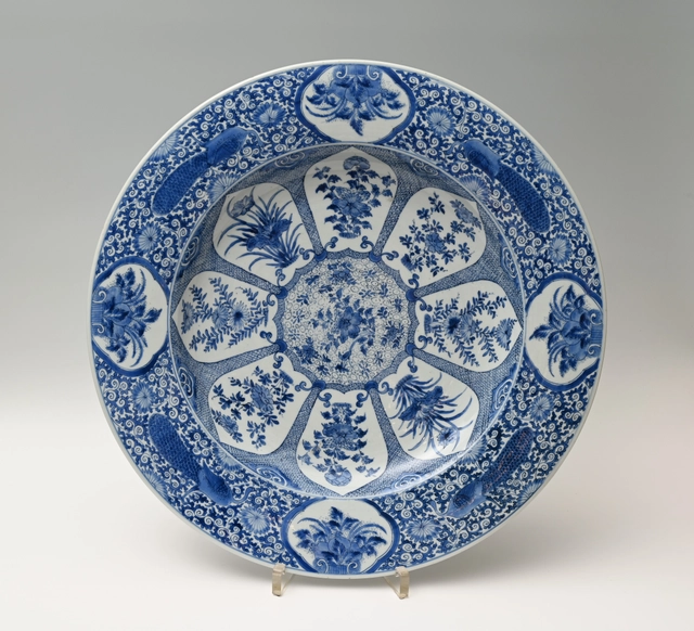 Ein sehr großes chinesisches Porzellangeschirr, Durchmesser 55 cm. - image 1