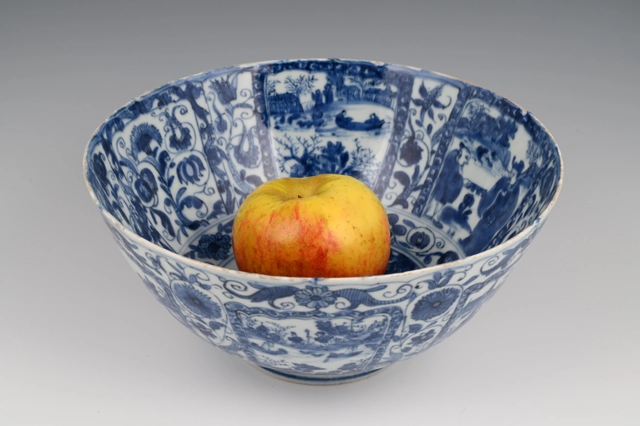 A Chinese porcelain Wanli bowl - image 2