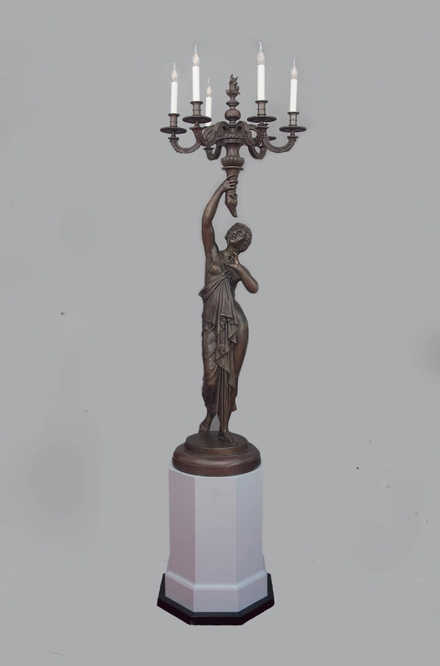 Une paire de bougeoirs adaptée pour l'électricité, vers 1880 - afbeelding 3