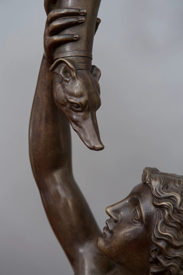 Une paire de bougeoirs adaptée pour l'électricité, vers 1880 - afbeelding 4