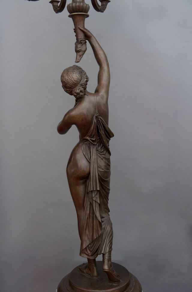 Une paire de bougeoirs adaptée pour l'électricité, vers 1880 - afbeelding 8