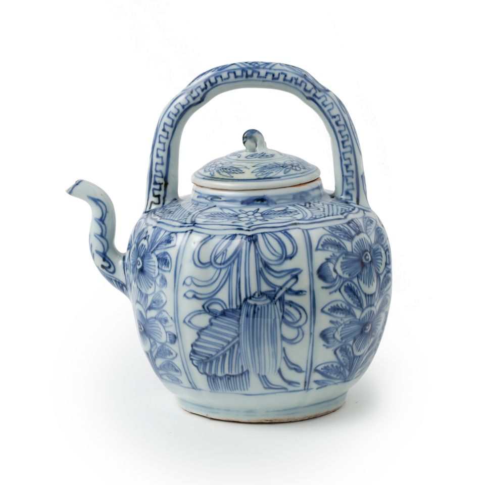 A Ming Blue and white porcelain Wine Ewer - image 2