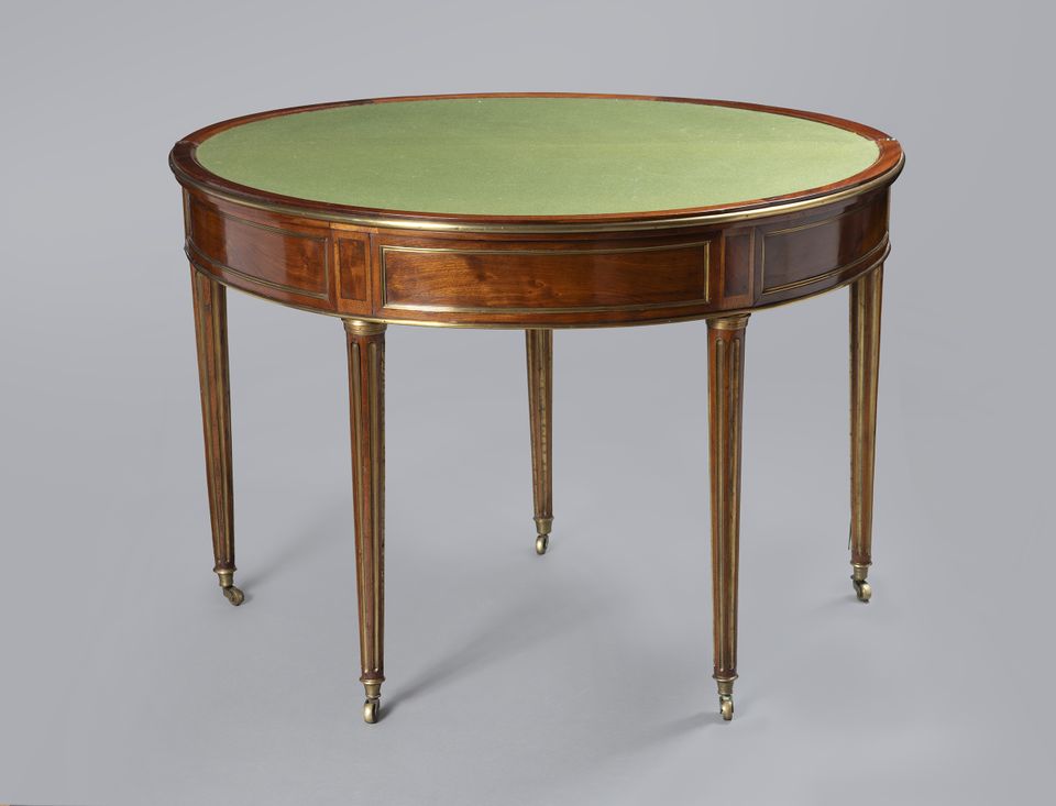 Louis Seize gaming table has a rotating top - image 2