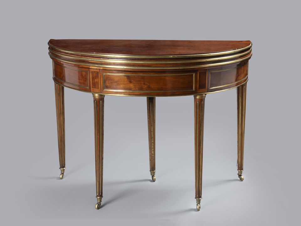 Louis Seize gaming table has a rotating top - image 3