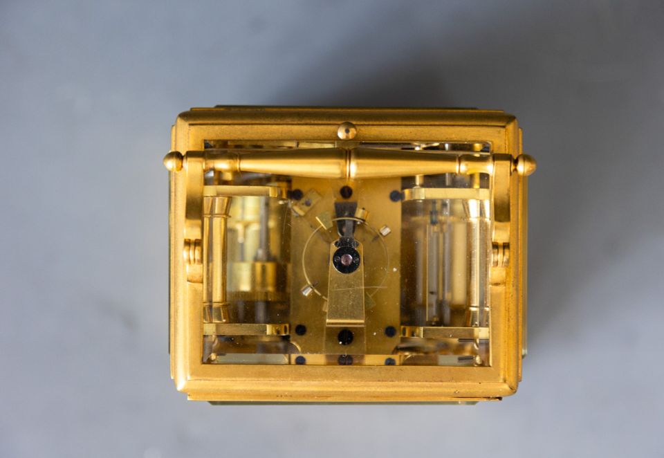 One piece case carriage clock, chronometer escapement. Signed Henry Robert à Paris, c. 1840. - image 4