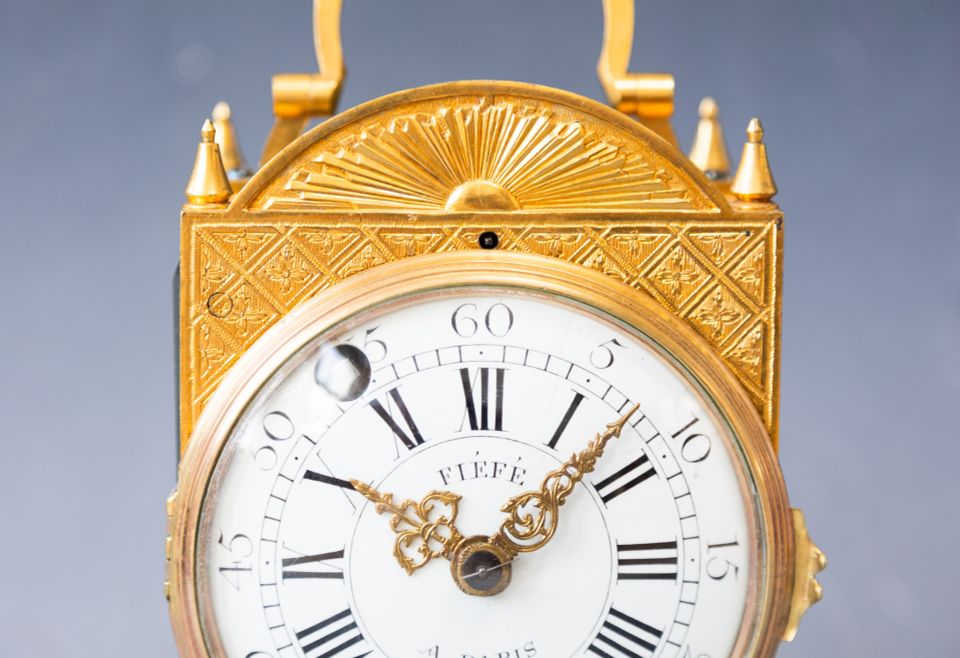 A French Pendule d'Officier, 'FIÉFÉ à Paris', Louis XVI ca. 1780. - image 7