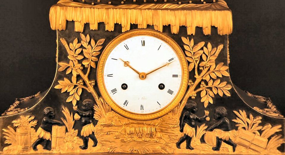 A French mantel clock, the 'Amerindian hunter'  à Paris, circa 1800. - image 2