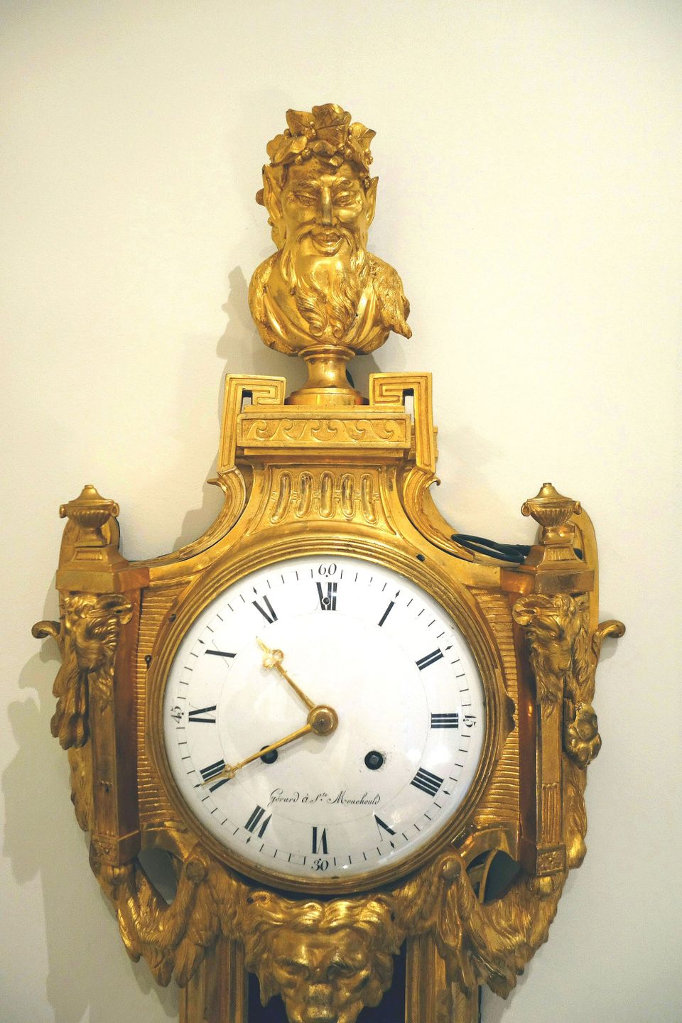 very fine Lou A very fine gilt bronze cartel clock, d’époque Louis XVI , mascaron, by Gérard à Ste Menehould, France  circa 1780.is XVI gilt bronze cartel clock, by Gérard à Ste Menehould, France  circa 1780. - image 4