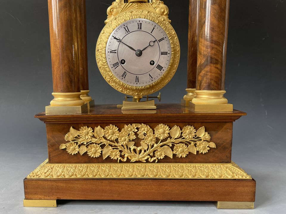 A French mahogany ormolu mounted portico mantel clock with oscillating movement, Empire ca. 1820-30. - image 3