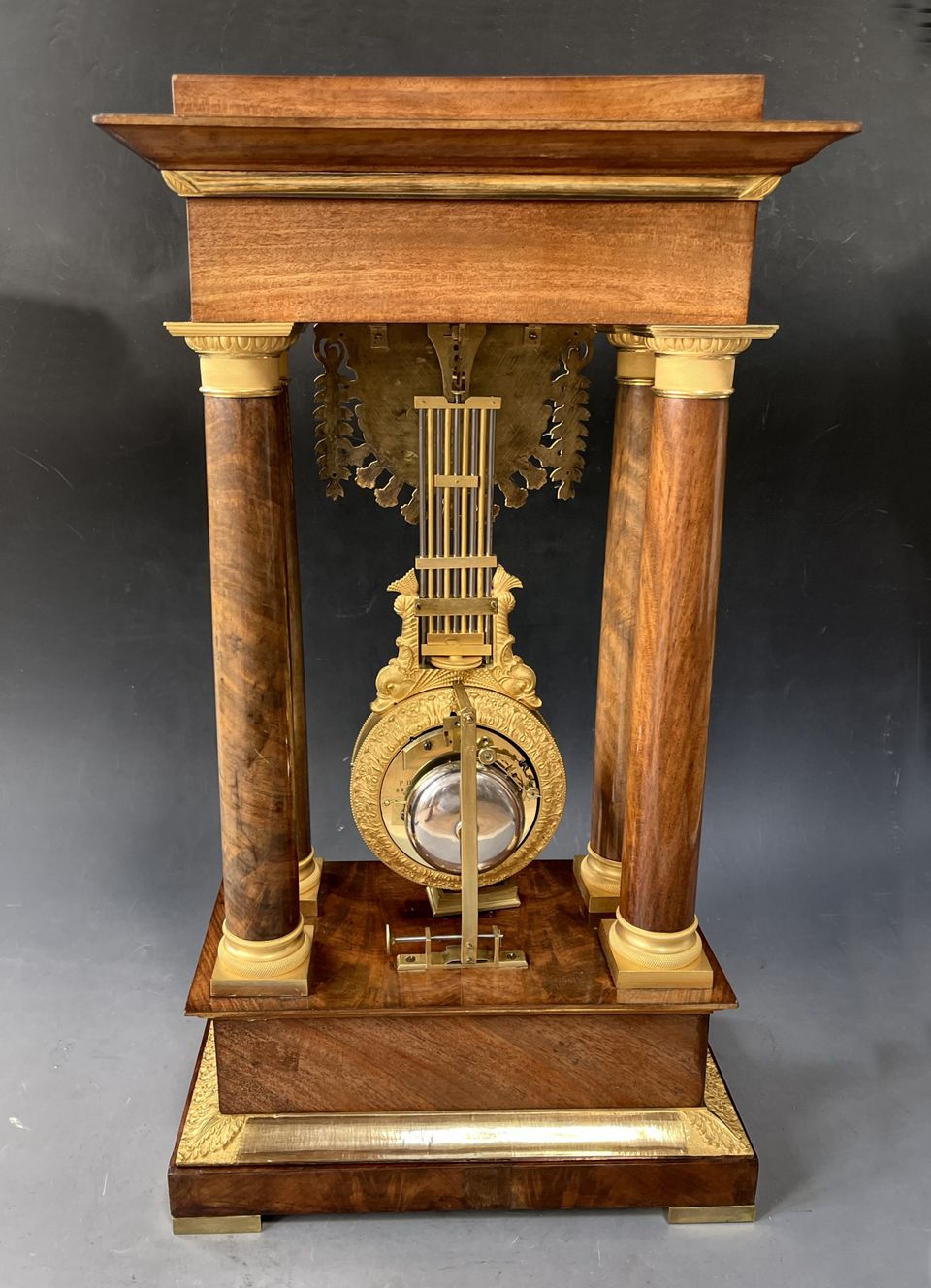 A French mahogany ormolu mounted portico mantel clock with oscillating movement, Empire ca. 1820-30. - image 4