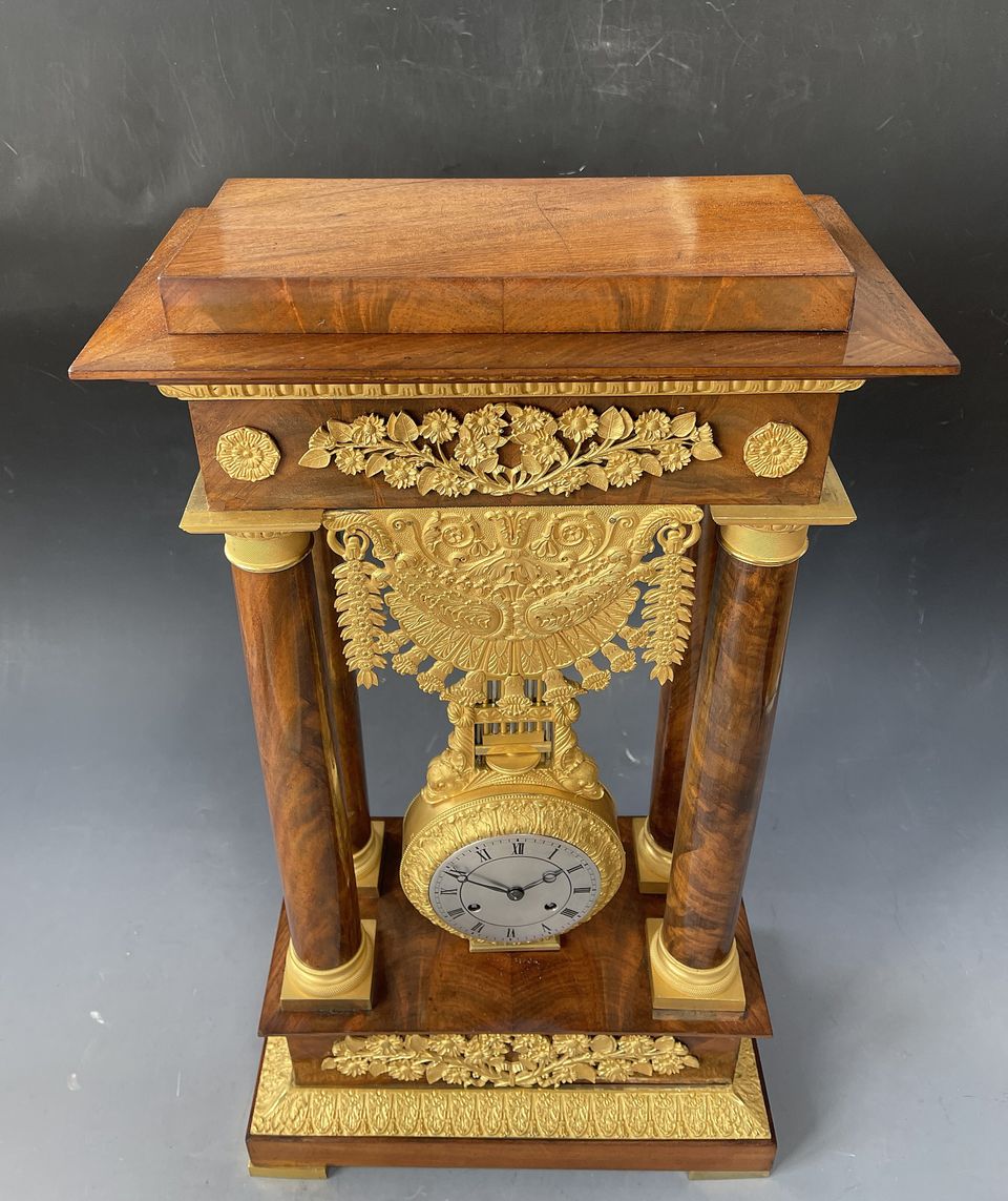 A French mahogany ormolu mounted portico mantel clock with oscillating movement, Empire ca. 1820-30. - image 5