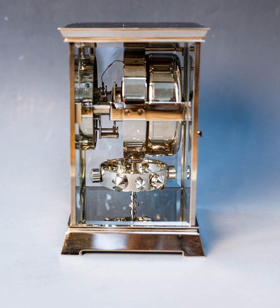 Reutter Atmos, white enamel dial, c. 1930. Movement numbered: 1090. - image 3