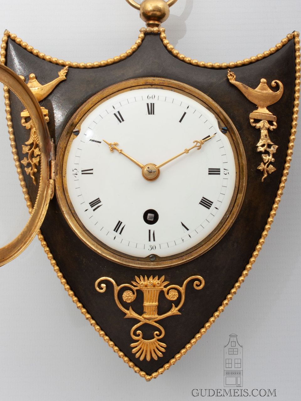 Een zeldzaam en klein Frans Empire bronzen cartelklokje, circa 1810. - afbeelding 2