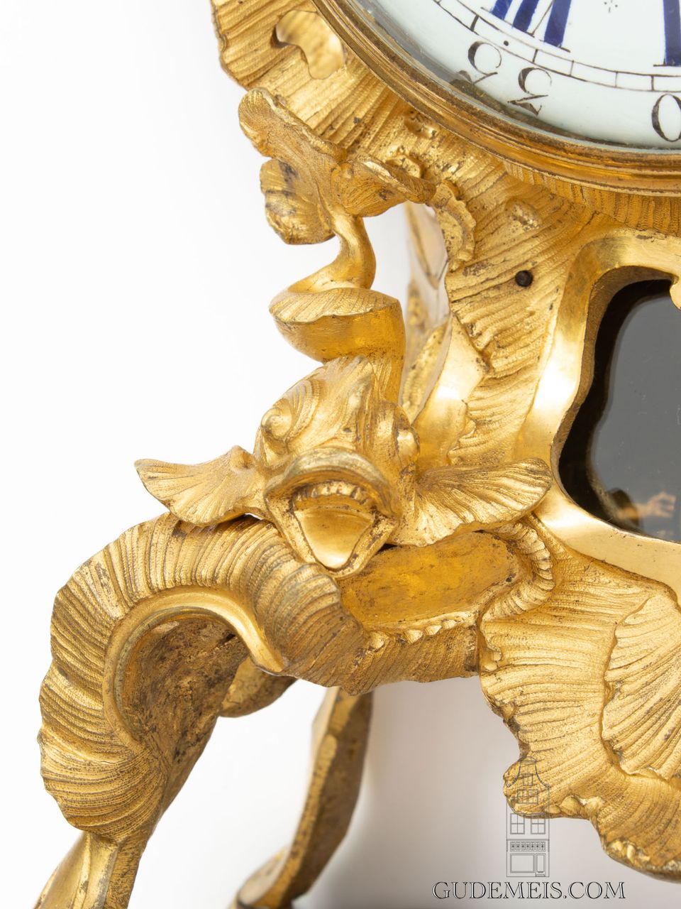A very rare small French Louis XV ormolu bracket clock, Leroy A Paris, circa 1745 - image 6