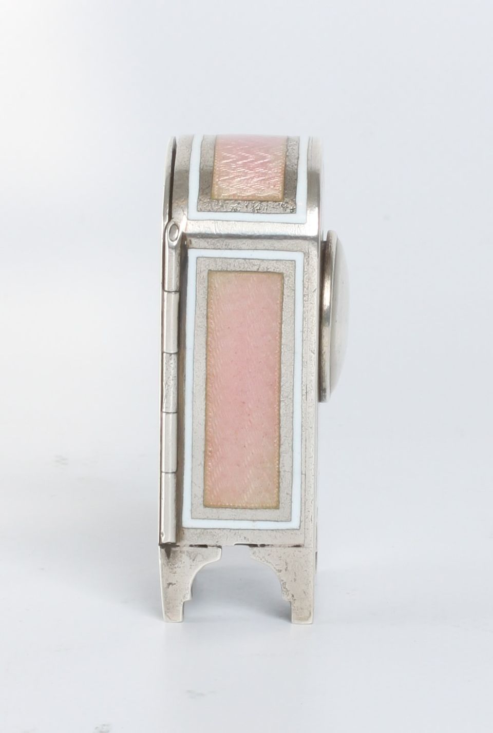 Een miniatuur getoogd Zwitsers zilveren roze transparant guilloche email klokje, circa 1900 - afbeelding 3