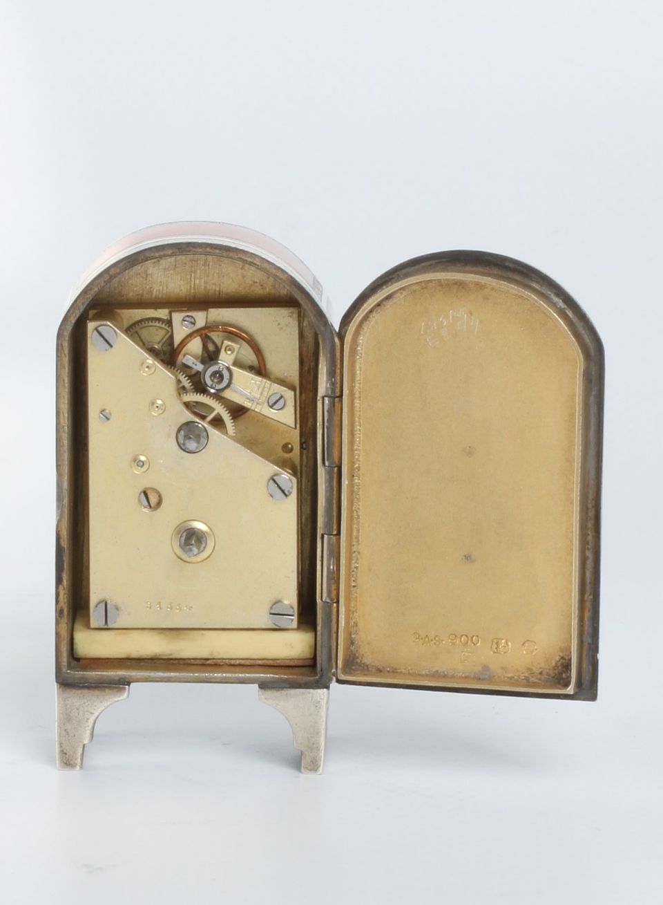 Een miniatuur getoogd Zwitsers zilveren roze transparant guilloche email klokje, circa 1900 - afbeelding 5