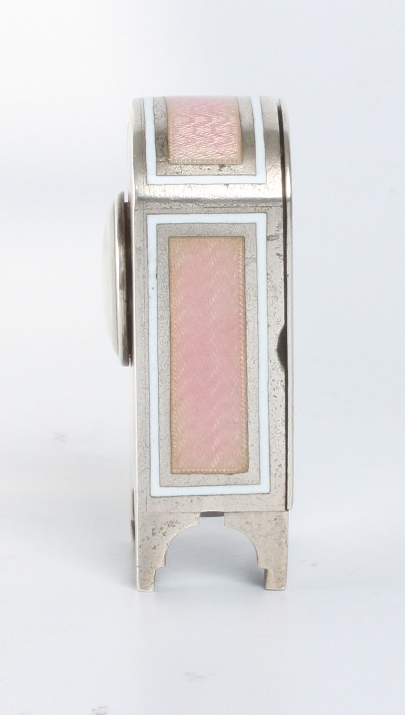 Een miniatuur getoogd Zwitsers zilveren roze transparant guilloche email klokje, circa 1900 - afbeelding 6