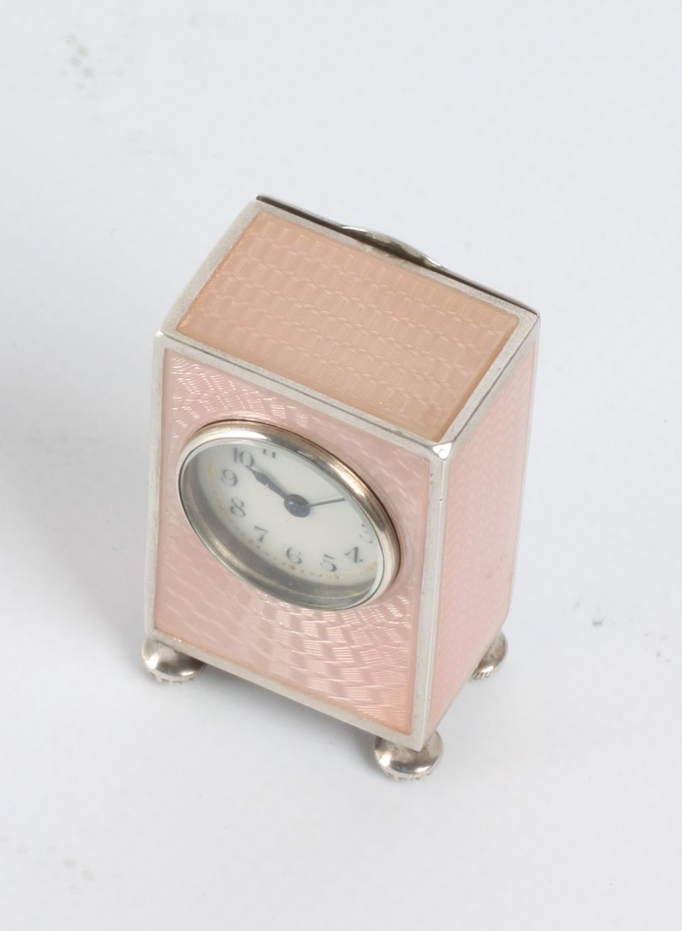 Een miniatuur Zwitsers zilveren roze transparant guilloche email klokje, circa 1900 - afbeelding 8