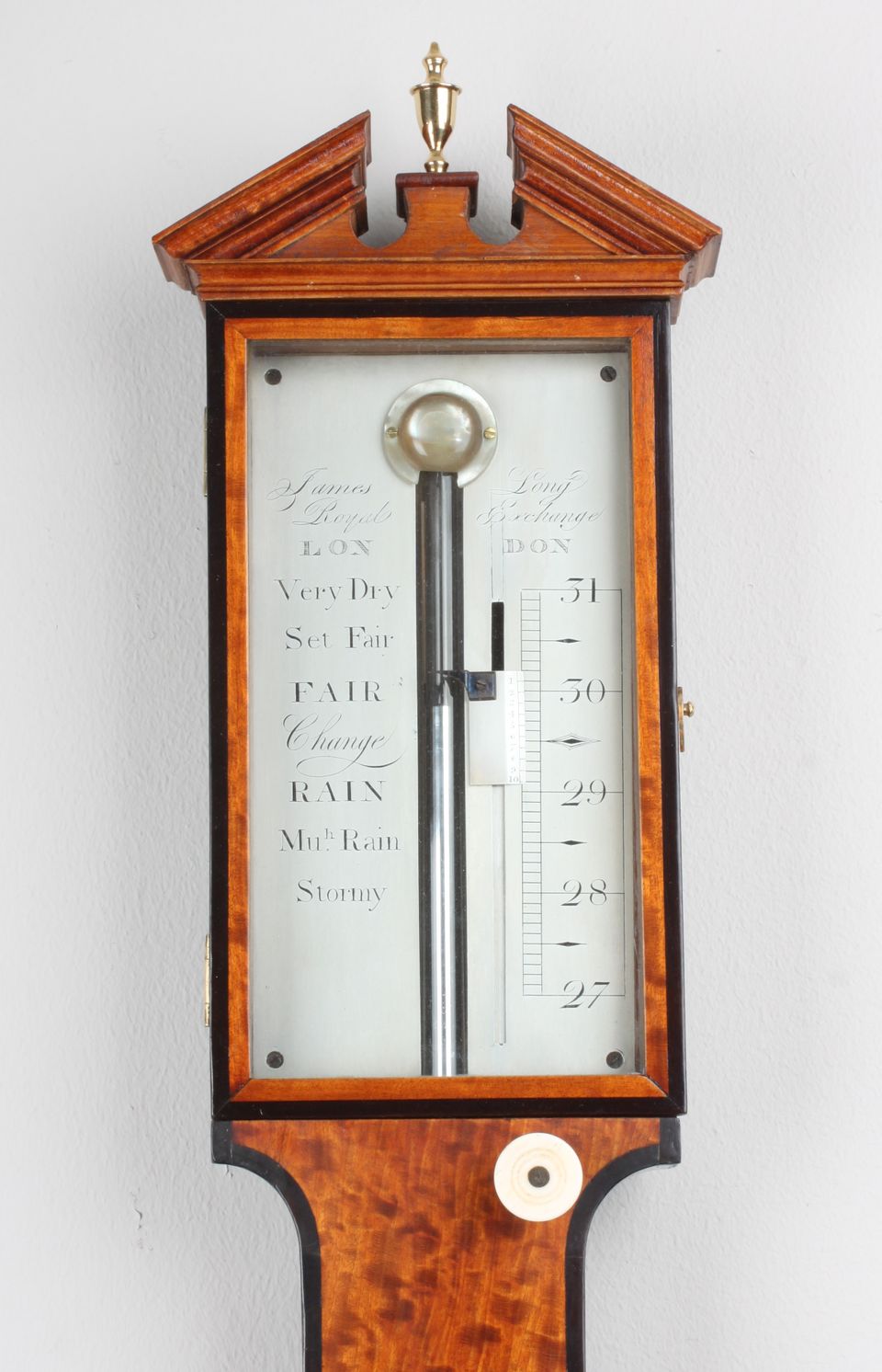 Een Engelse satijnhouten stickbarometer, James Long Royal Exchange, circa 1780 - afbeelding 2
