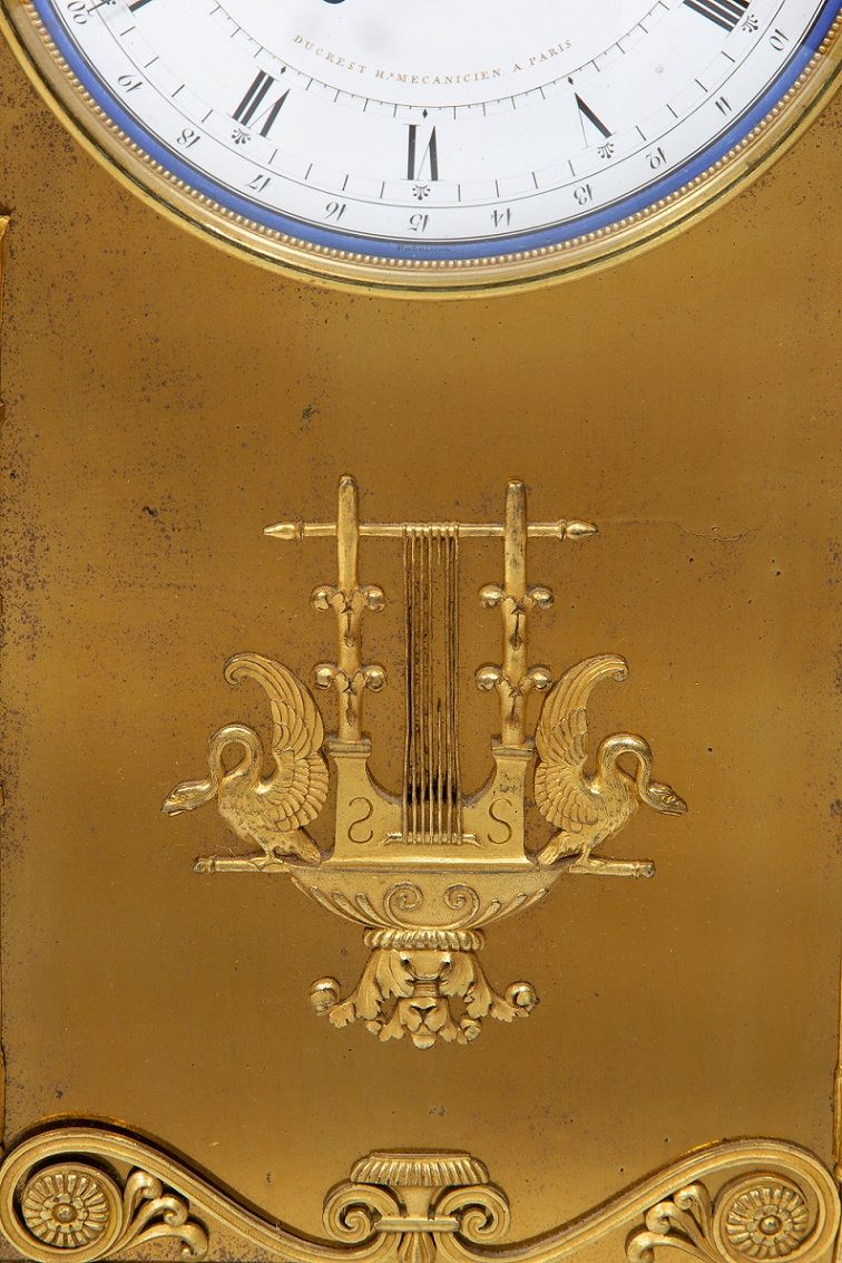 Een belangrijke Franse Empire sculpturale pendule ‘Amor en Psyche’, Claude Michallon, circa 1800 - afbeelding 6