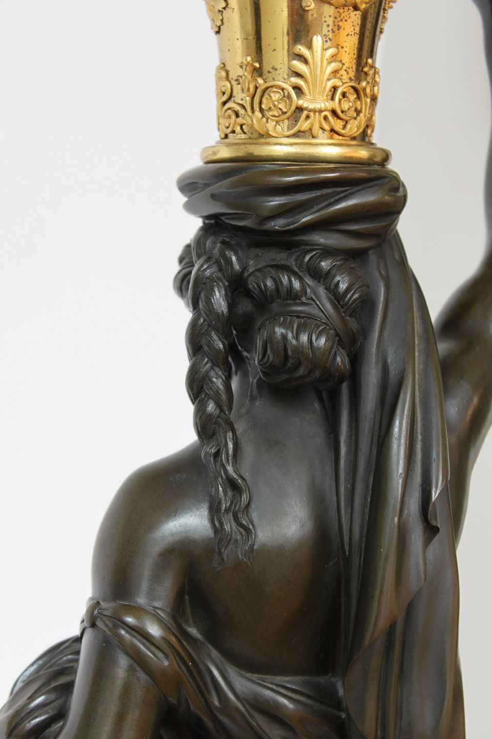 Een groot paar Franse Louis XVI bronzen kandelaars, François Remond, circa 1800 - afbeelding 6