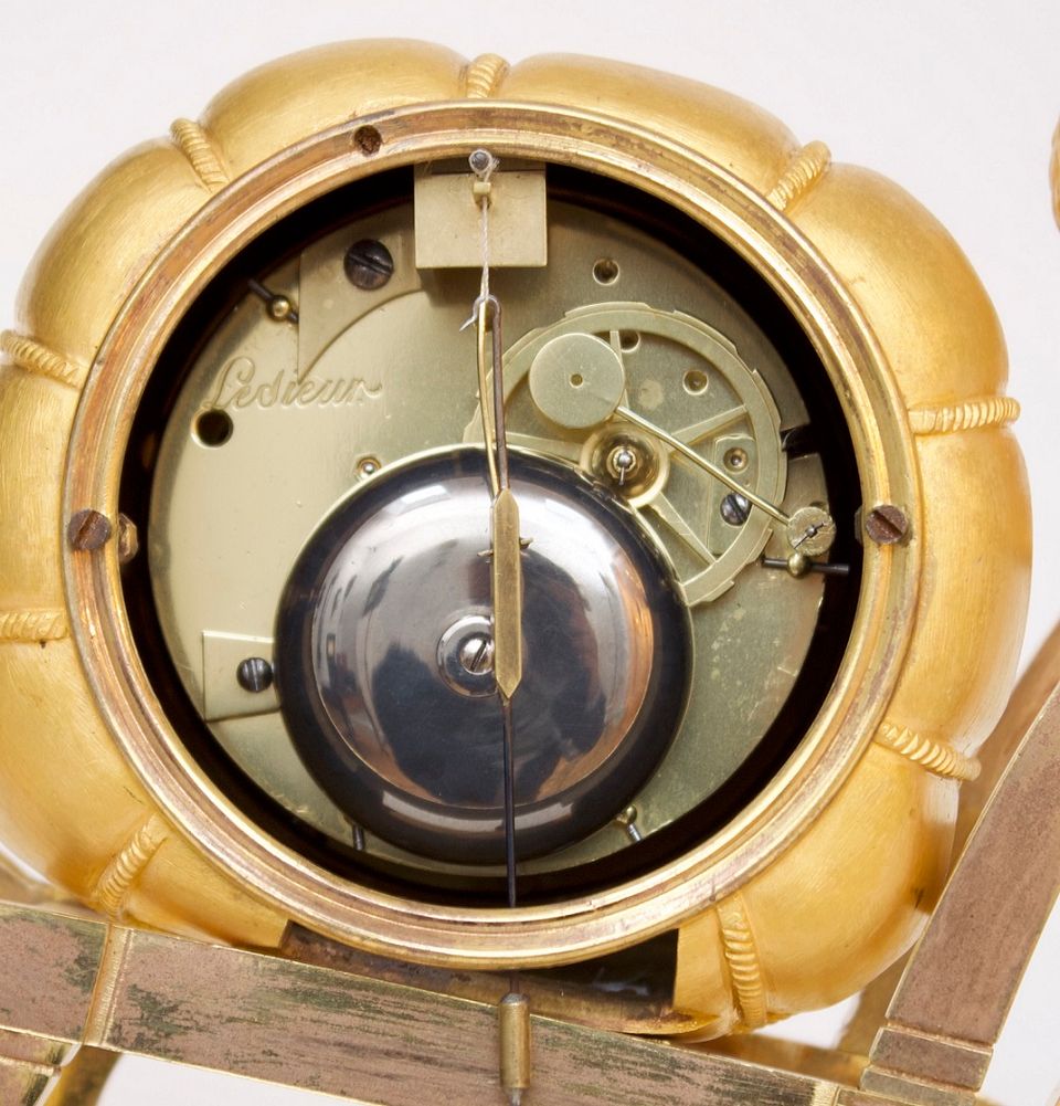 A rare French Empire ormolu and bronze ‘au bon sauvage’ mantel clock Lesieur à Paris, circa 1800 - image 7