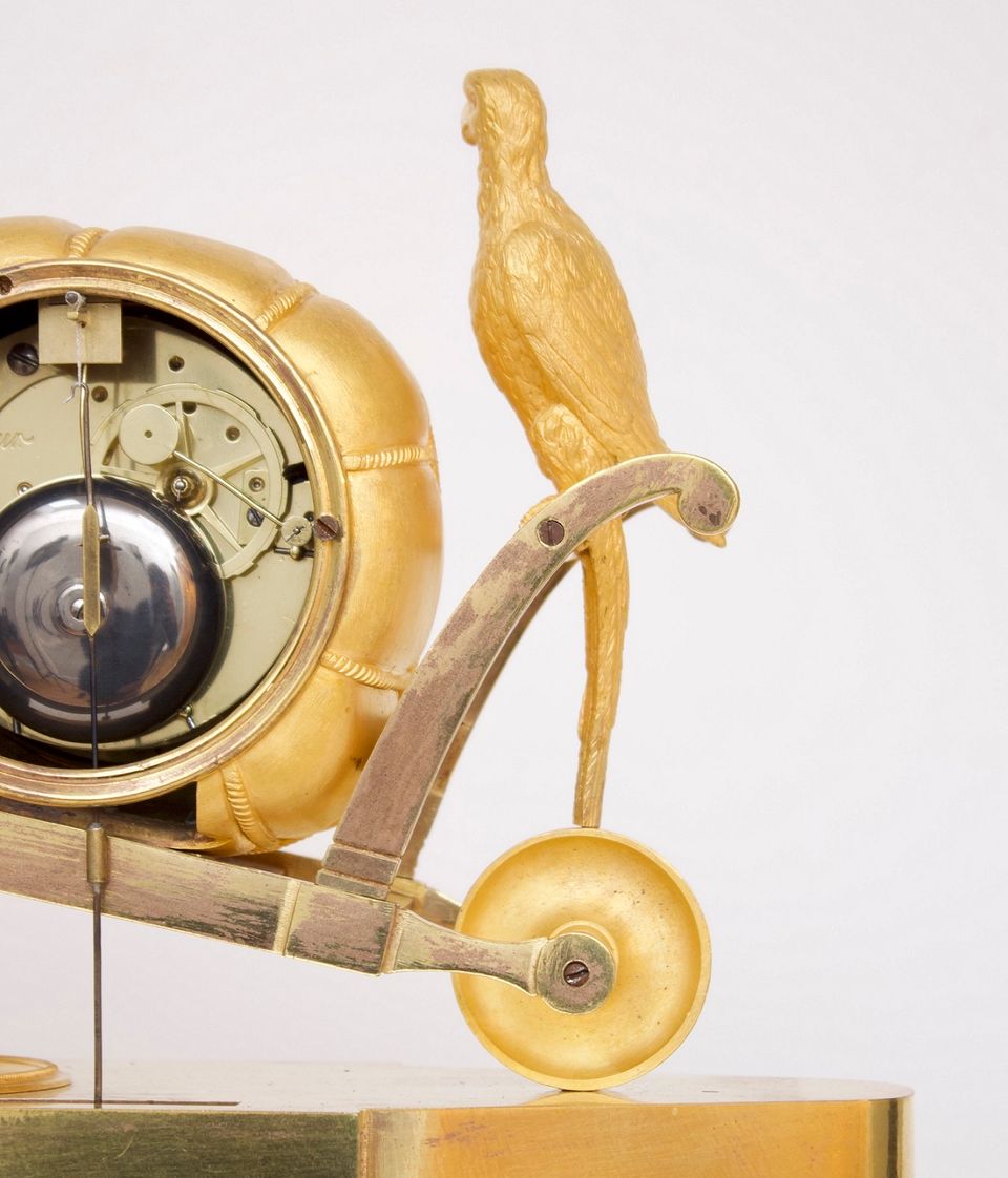 A rare French Empire ormolu and bronze ‘au bon sauvage’ mantel clock Lesieur à Paris, circa 1800 - image 4