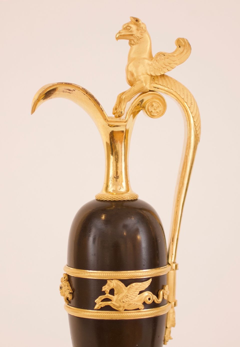 A pair of empire patinated bronze and fire gilded ewers, Circa 1810 - image 3