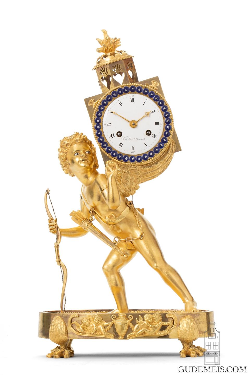 Une pendule en bronze doré de l'Empire français "amour avec lanterne magique", vers 1800. - image 2
