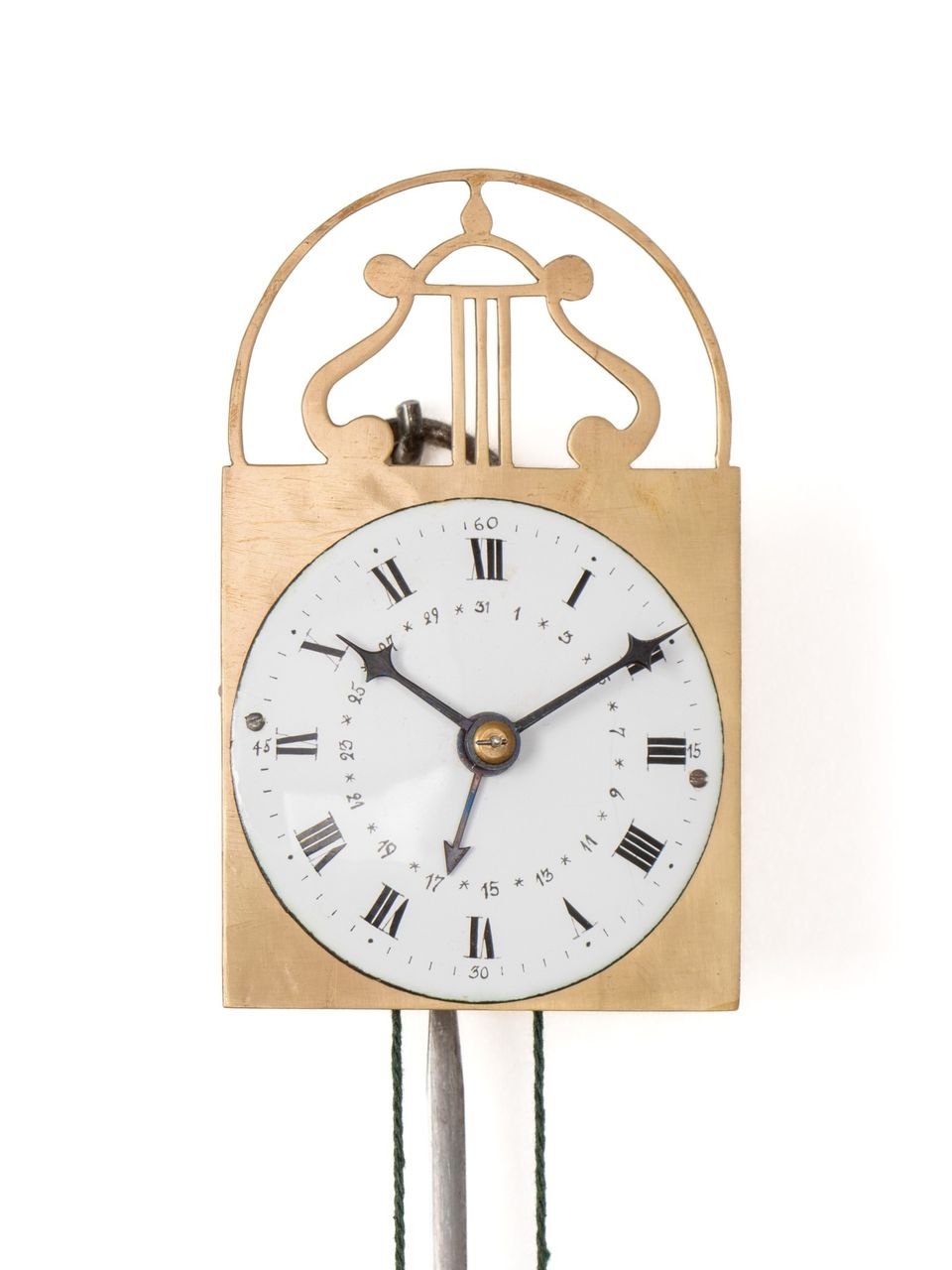 Een miniatuur Oostenrijks messing ‘Brettl Uhr’ wandklokje, circa 1850 - afbeelding 2