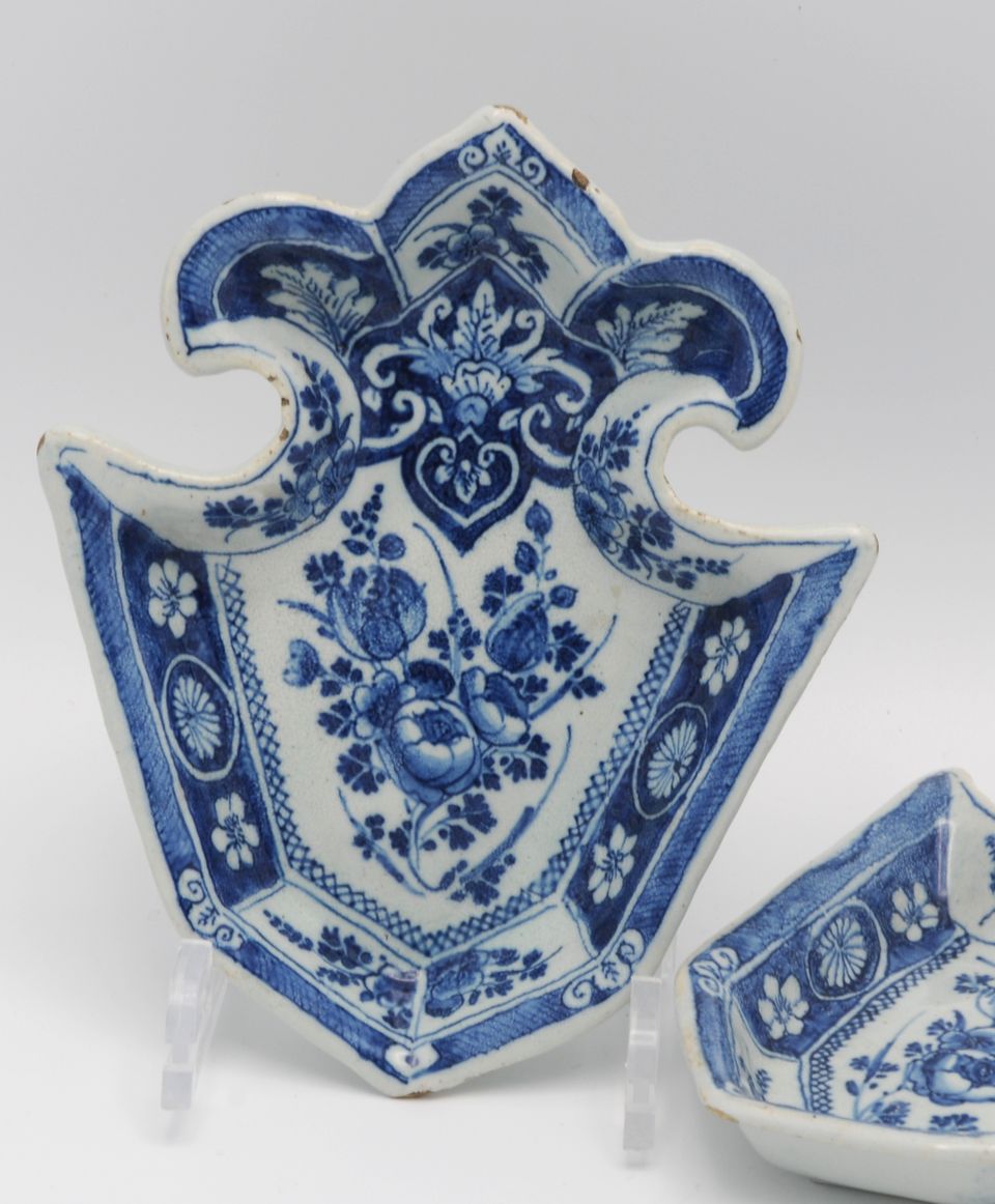 Pair of Dutch Delft Fleur-de-Lys Sweetmeat Dishes - image 2