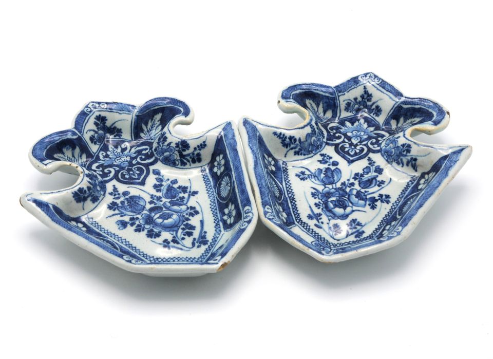 Pair of Dutch Delft Fleur-de-Lys Sweetmeat Dishes - image 5