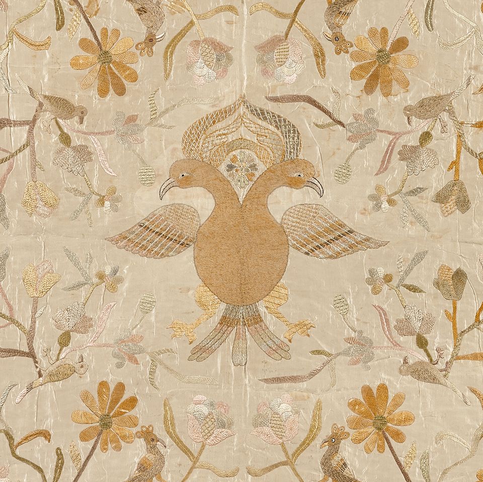 Chinese embroidered silk bedspread - image 3