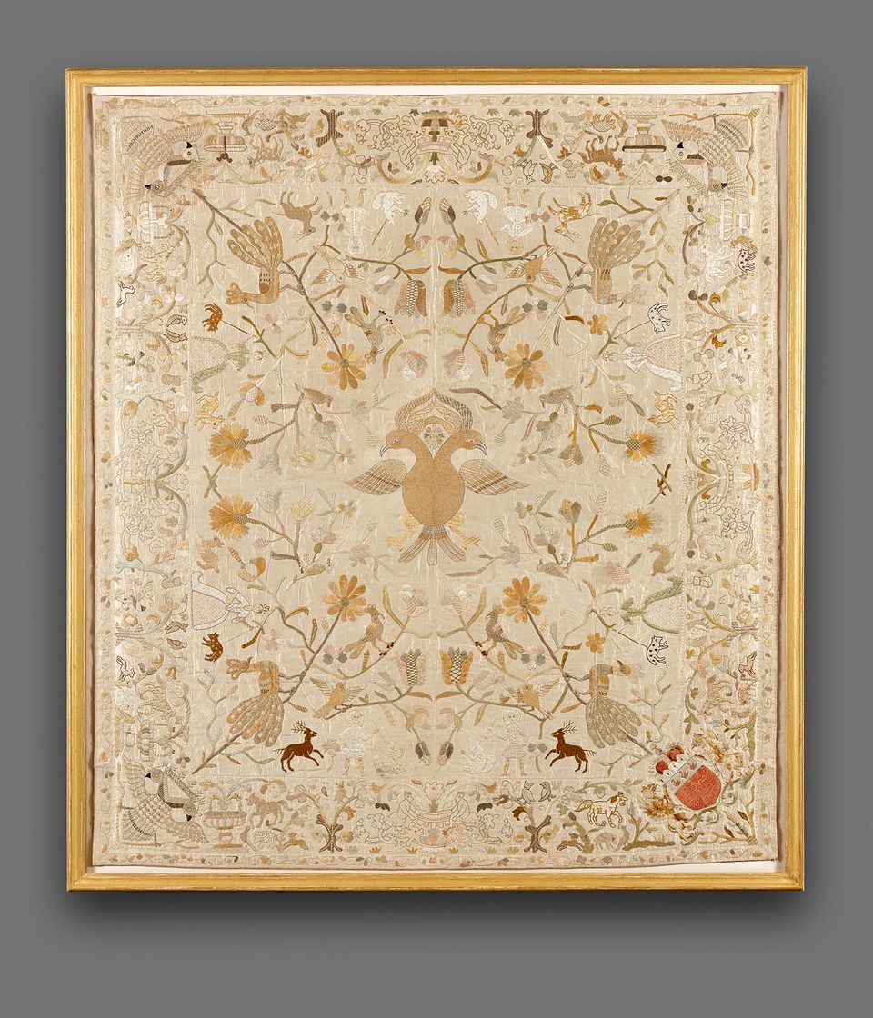 Chinese embroidered silk bedspread - image 4