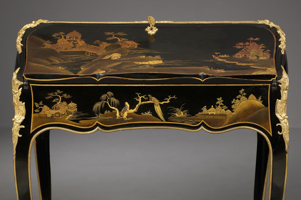 French Louis XV Lacquered Bureau, attributed to J.P. Latz - image 4
