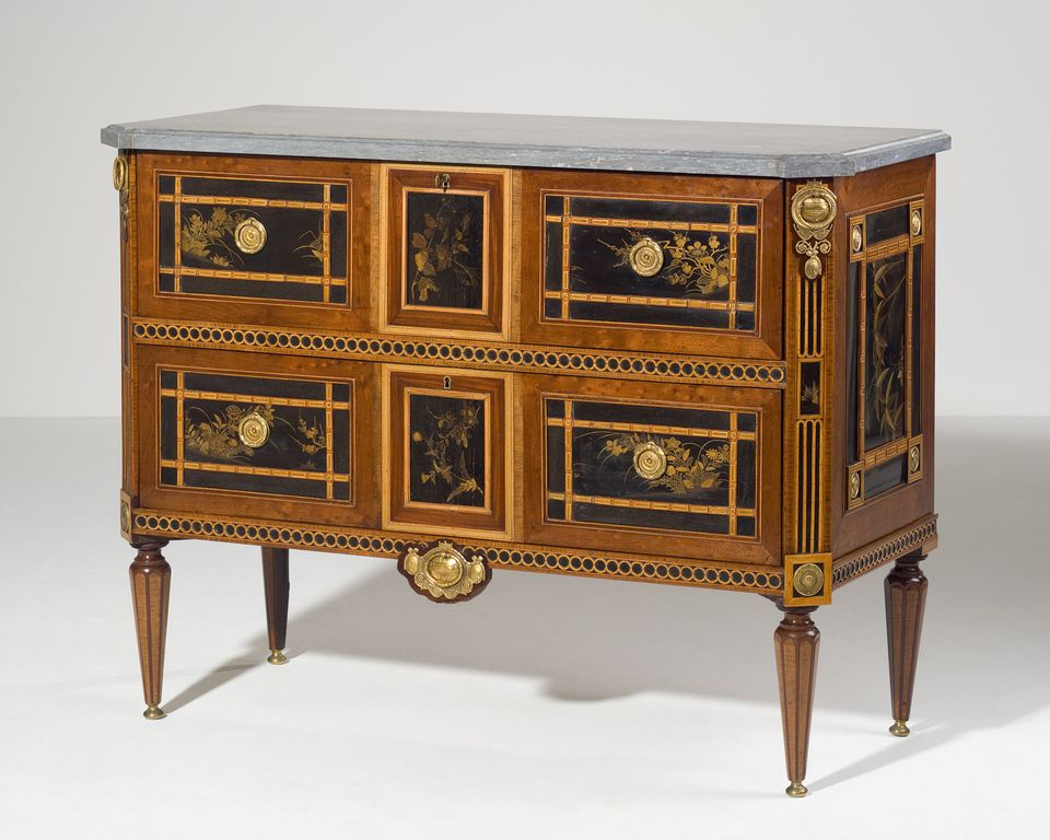 Dutch Louis XVI Ensemble, Consisting of a Commode and four Corner Cabinets - image 2