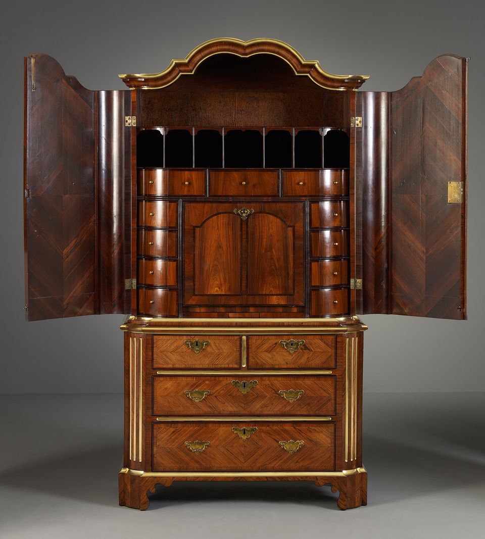 Een Belangrijk Hollands Schrijfmeubel, ca. 1740 - afbeelding 2