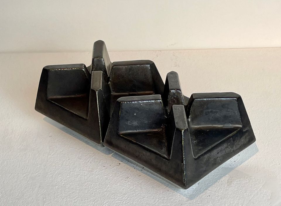 Jan van der Vaart (1931-2000), pair of bronze glazed square stoneware candlesticks, early 'Multiple', rare! - image 2