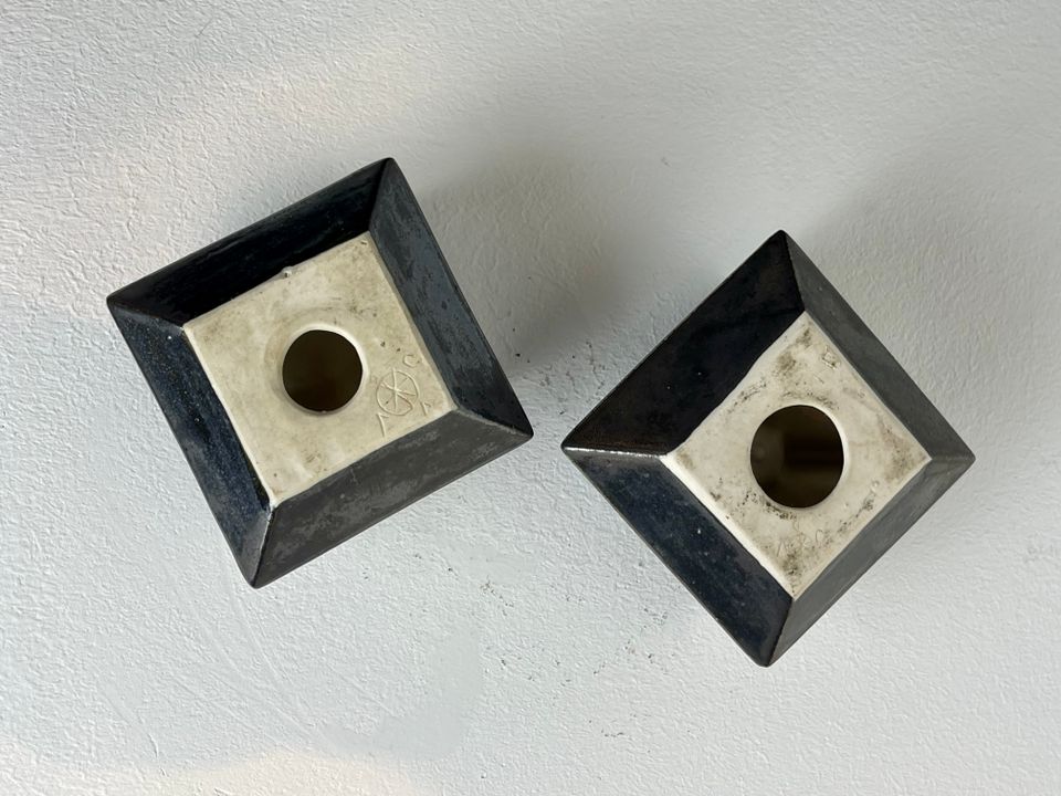 Jan van der Vaart (1931-2000), pair of bronze glazed square stoneware candlesticks, early 'Multiple', rare! - image 5