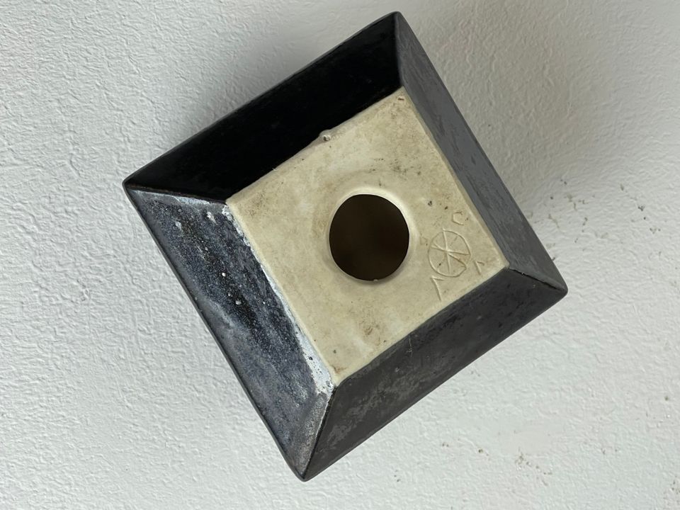 Jan van der Vaart (1931-2000), pair of bronze glazed square stoneware candlesticks, early 'Multiple', rare! - image 6