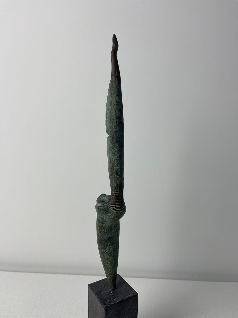Pierre Lumey, patinated bronze sculpture titled 'Zuidenwind', 1987 - image 3