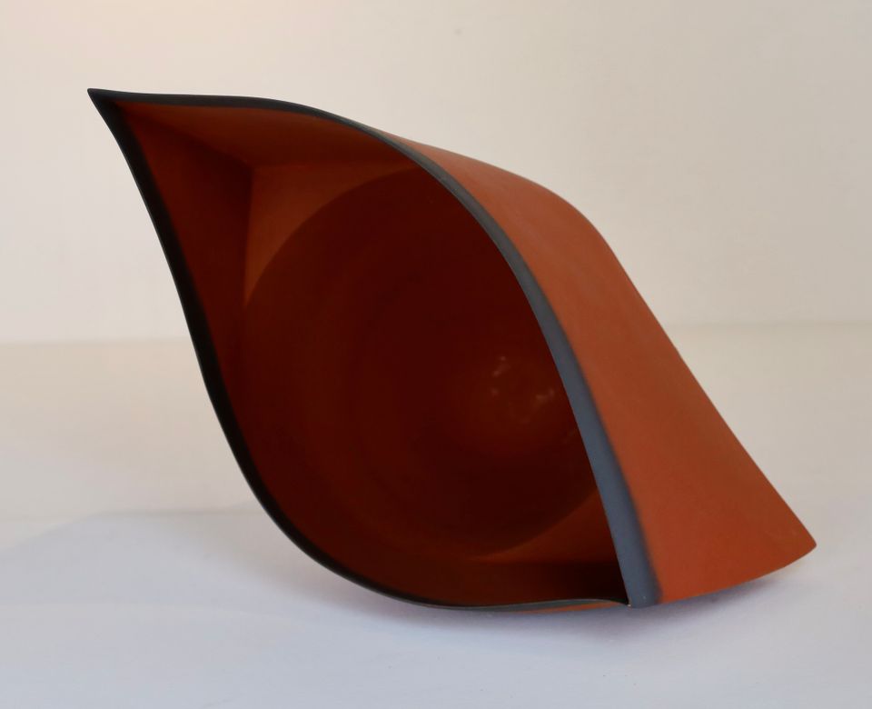Wouter Dam, (1995), sculptural terracotta object with black edge, 1995 - image 2