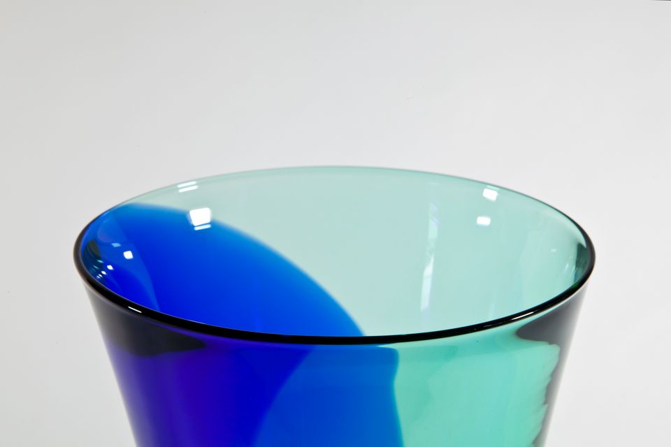 Floris Meydam, Glass Factory Leerdam, monumental unique two colored vase, 1985 - image 2