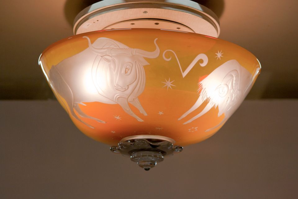 Sybren Valkema voor Glasfabriek Leerdam, Glazen plafondlamp met een deel van de dierenriem, 1947 - afbeelding 10