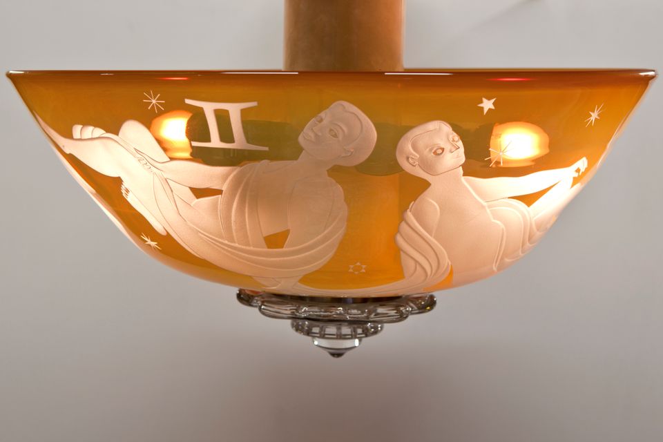 Sybren Valkema voor Glasfabriek Leerdam, Glazen plafondlamp met een deel van de dierenriem, 1947 - afbeelding 6