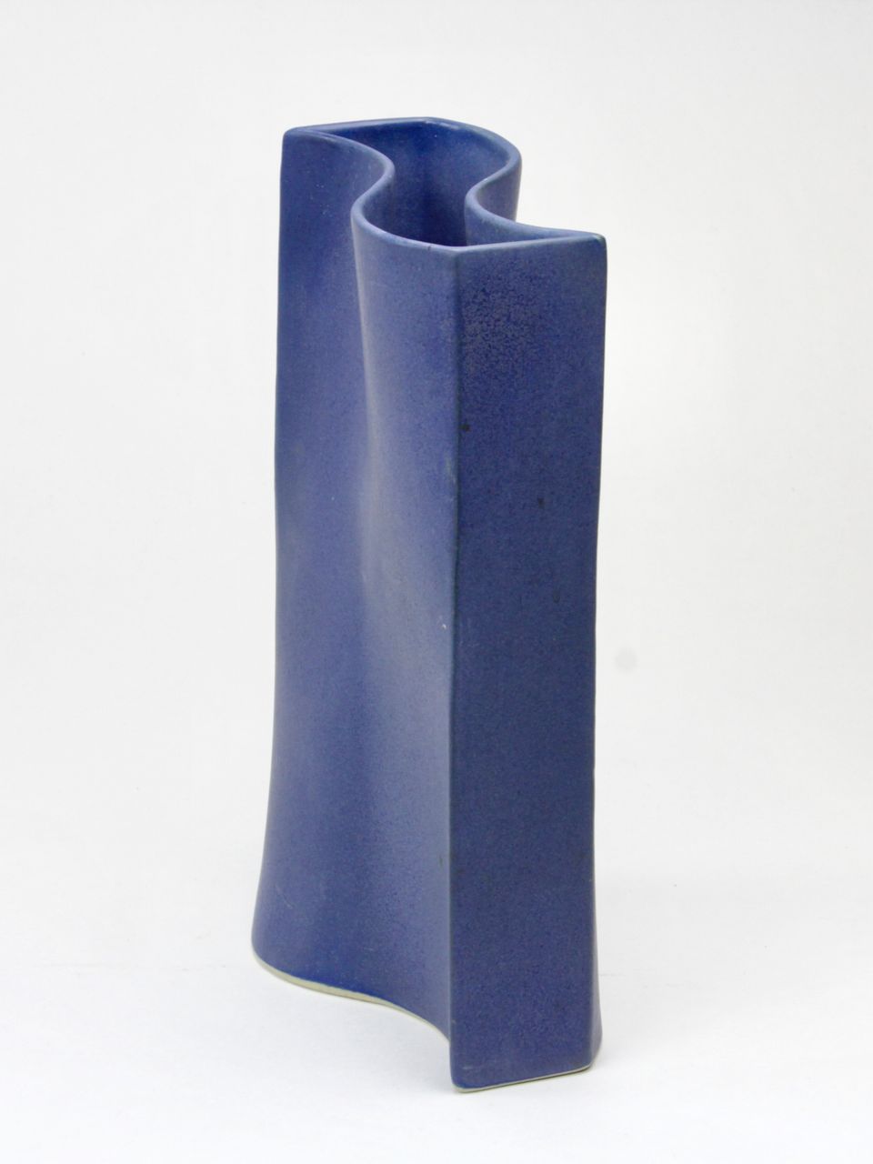 Jan van der Vaart, Golvende blauw geglazuurde vaas, multipel, 1999 - afbeelding 2